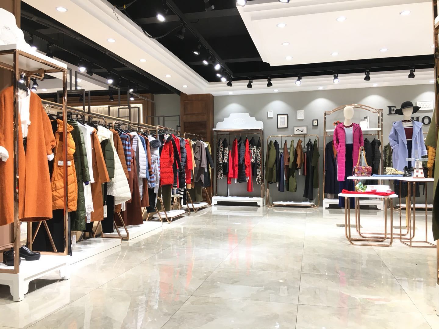 品牌折扣女裝擴(kuò)張陷阱 為何多開一家店，業(yè)績反降？